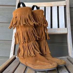 Minnetonka Women's 3-Layer Fringe Boot Tan Brown Suede Size 7